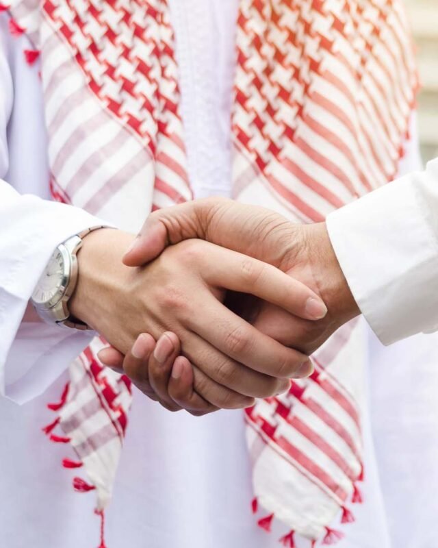 saudi-car-shake-hands-01